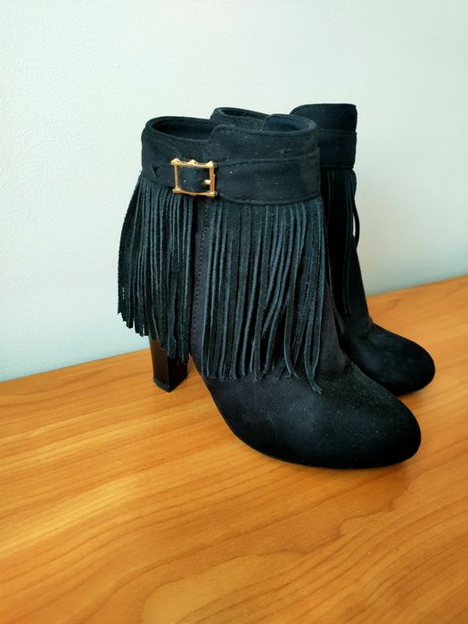 Zamszowe botki z frędzlami r.36