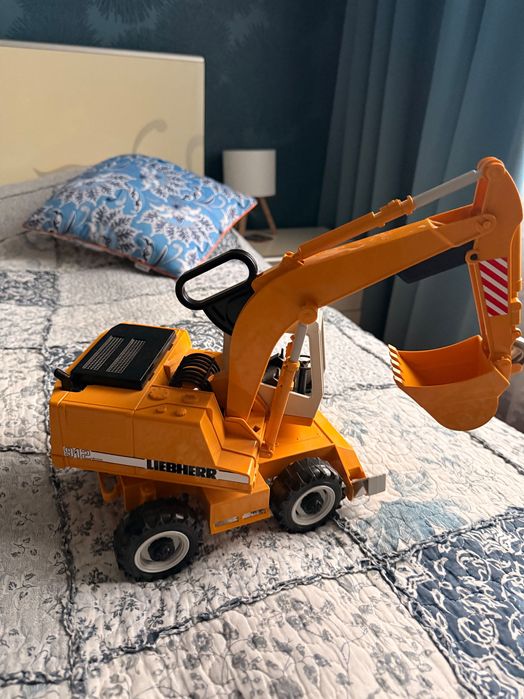 Машинка екскаватор bruder Liebherr 912