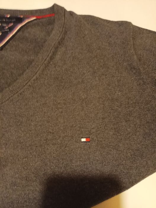 Camisola de homem em cinza escuro,de marca Tom Hilfiger, tamanho XXL