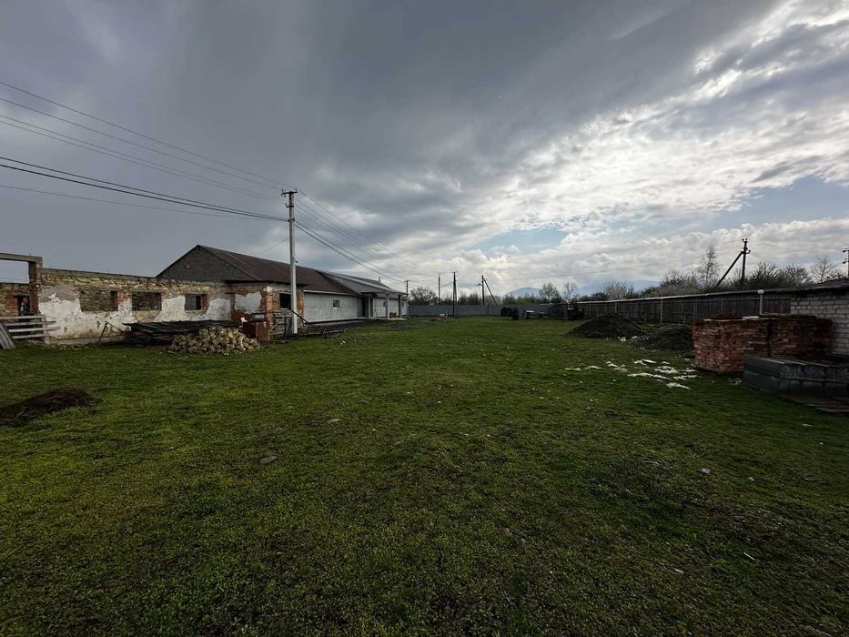 Продається комерційне приміщення в смт. Буштино