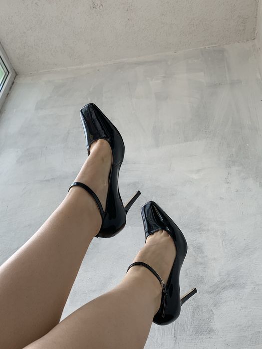 Шкіряні лакові лодочки Hogl, схожі на Kachorovska