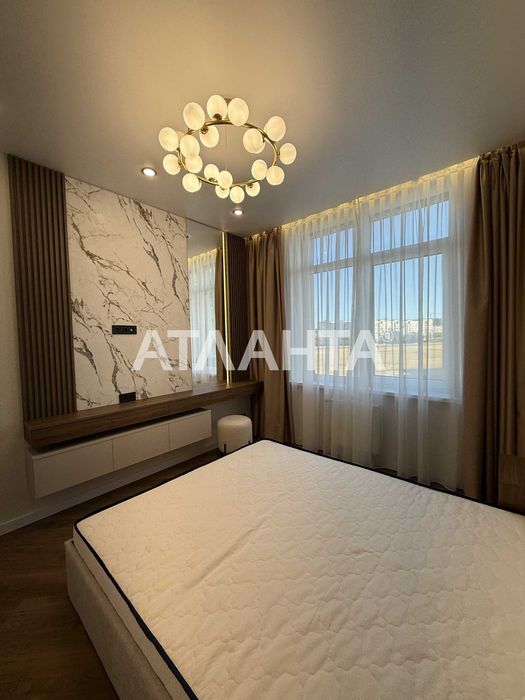 3-кім з видом у двір та на іподром у ЖК "67 Перлина" (тераса)