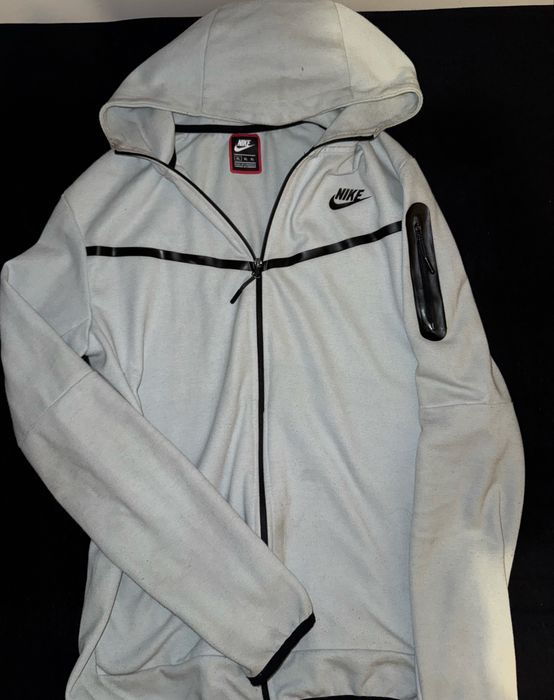 Biała bluza Nike Tech fleece
