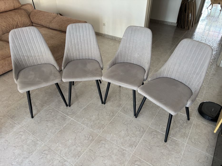 4 cadeiras cinzentas Conforama