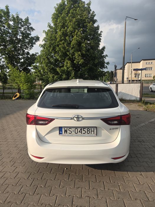 Toyota avensis t27 2017