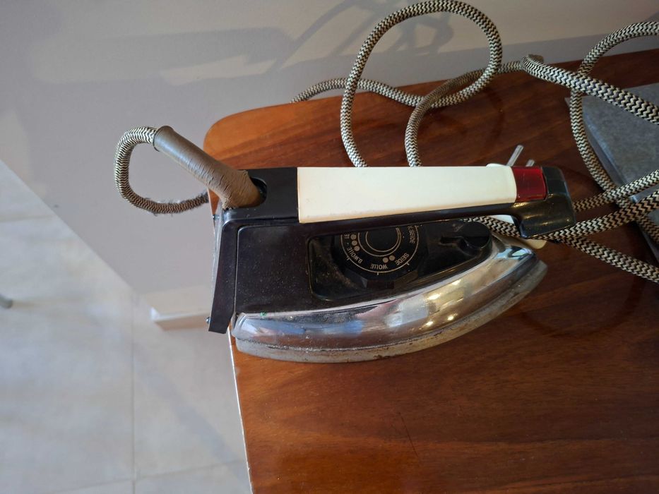 Żelazko PRL Dezamet