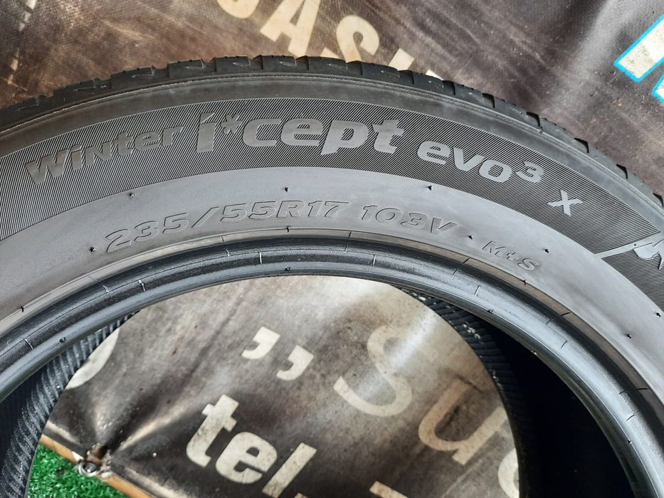 Opony zimowe 235/55/17 Hankook Para 2022rok