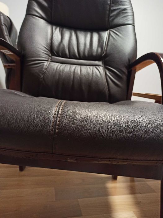 Dwa solidne fotele - lite drewno