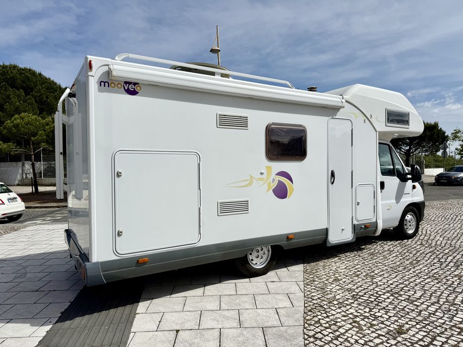 Autocaravana Citroen Capucine ano 2006, motor 2.8 JTD 128cv, 6 dormidas / Garagem grande