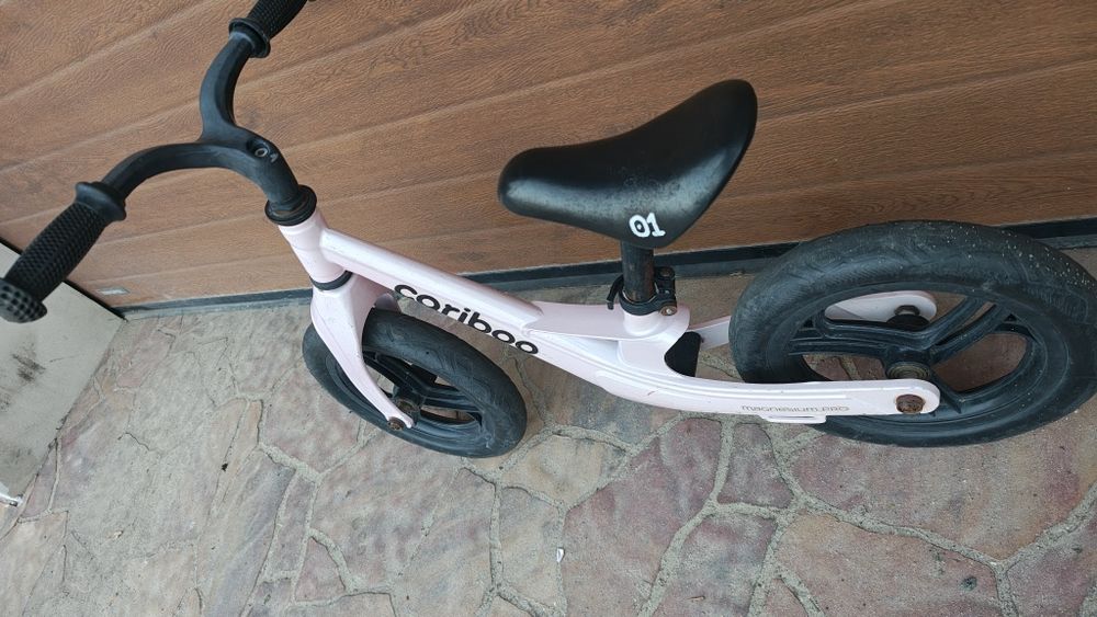 Rowerek biegowy Cariboo Magnesium Pro - różowy