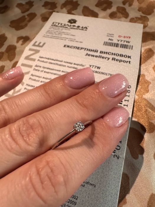 Золота каблучка  Діамант: 1 Кр.-57-0,04ct-4/6A;сертифікат