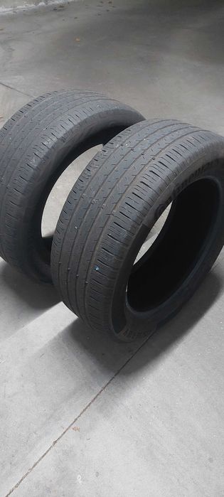 Dois pneus marca Continental z35/55 R18V