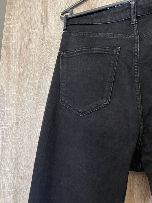 Czarne dżinsy z wysokim stanem rozmiar 40 Bershka