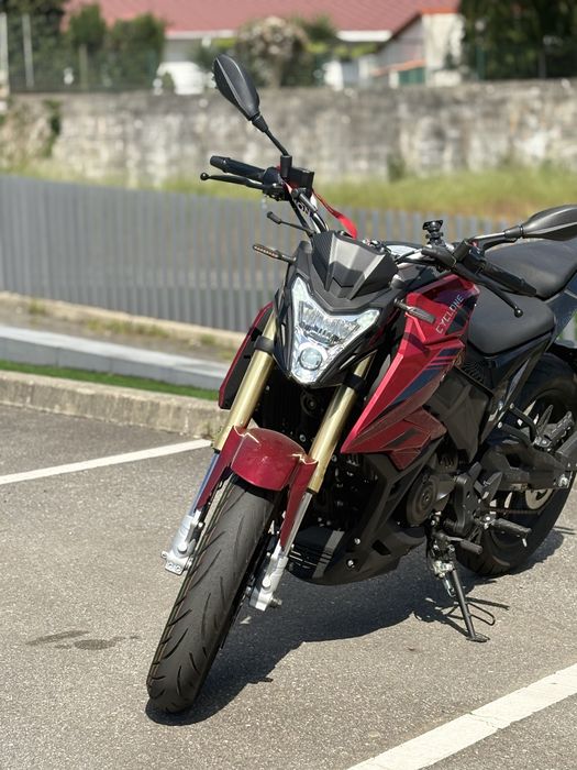 Moto 125cc 1000km rodados ano 2025, matricula 2026