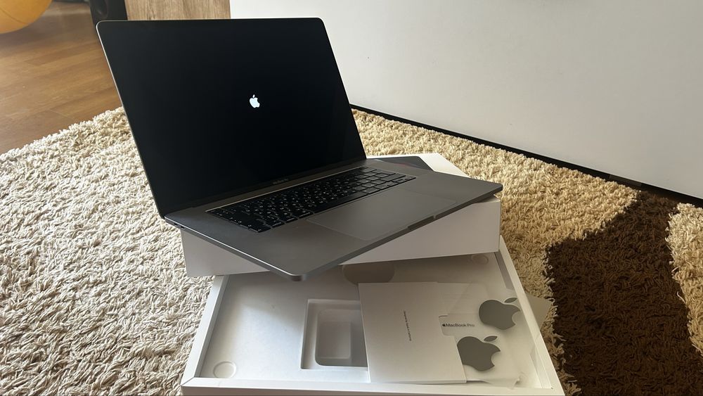 MacBook Pro 16" 2019 i7/16GB/512GB Space Gray A2141