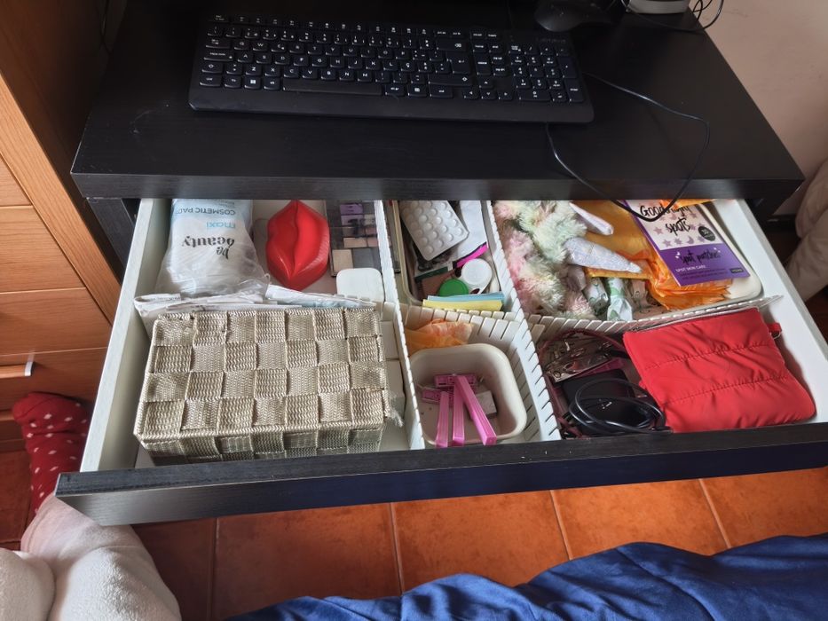 Secretaria IKEA com gaveta