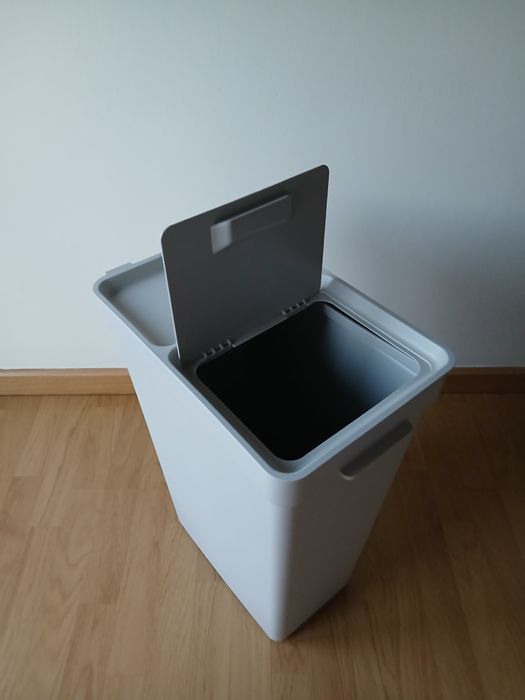 Caixote com tampa IKEA