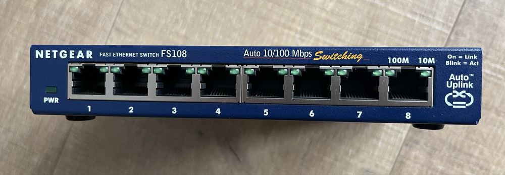 Switch NETGEAR ProSafe 8 Port 10/100 FS108 v2
