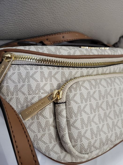 Michael Kors Erin torebka nerka saszetka monogram vanilia beżowa