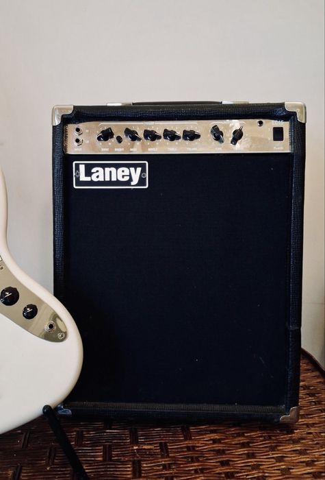 Laney LC-15 лампа + динімак Fender 12