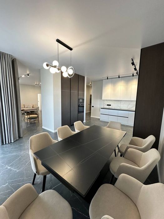 Продаж будинку 165 м2  з ремонтом, 9.5 соток, Стоянка, закрите КМ