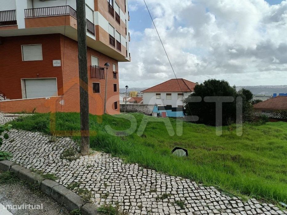 Terreno Urbano na freguesia de Mina de Água, Amadora perto do CC UBBO.