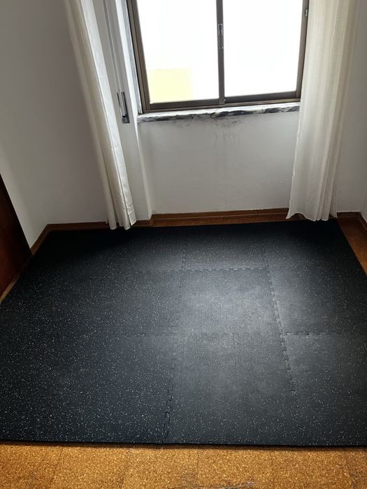 Piso de borracha/EVA para ginásio 4,3 m² (12 peças 60x60) – 1,5 cm