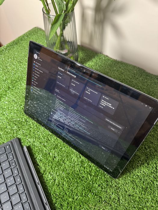 Microsoft Surface Pro 7 Plus I51135G7 | Iris Xe Graphics 4Gb | 8Gb Ram | 250 M2 ssd |