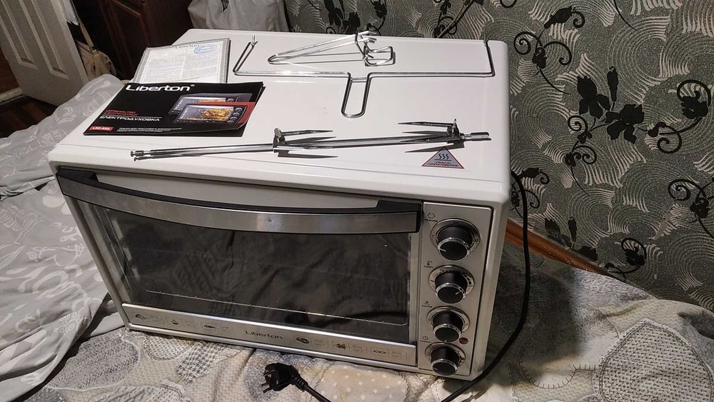 Піч електрична Liberton LEO-650 (електродуховка, електропіч) 65 л. 2200 Вт з конвекцією