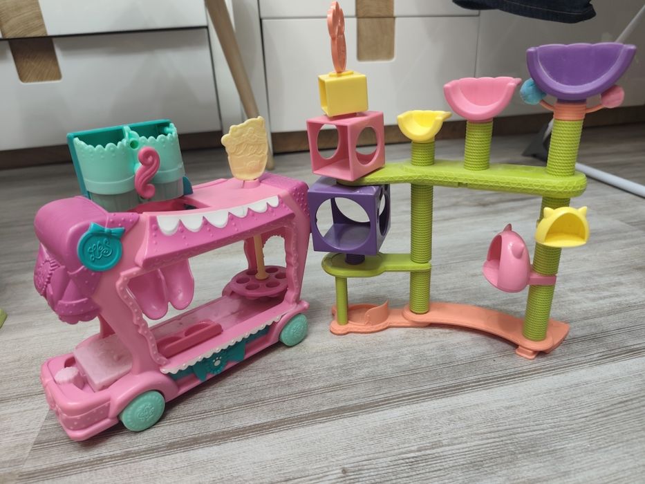 Samochód i drapak plac zabaw Pet Shop LPS