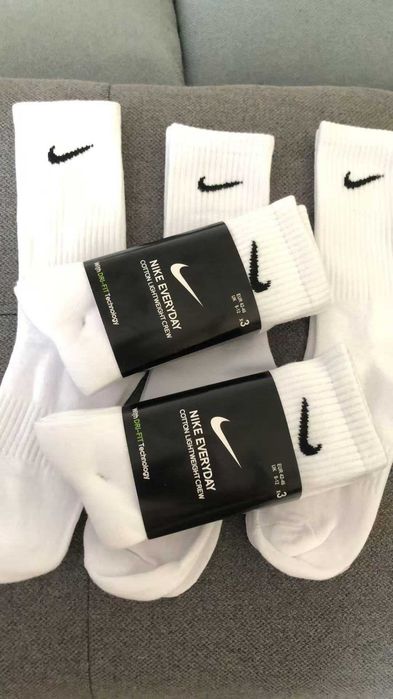 6 par skarpet Nike z czystego bawełny. Białe, długie, Rozmiar M / L