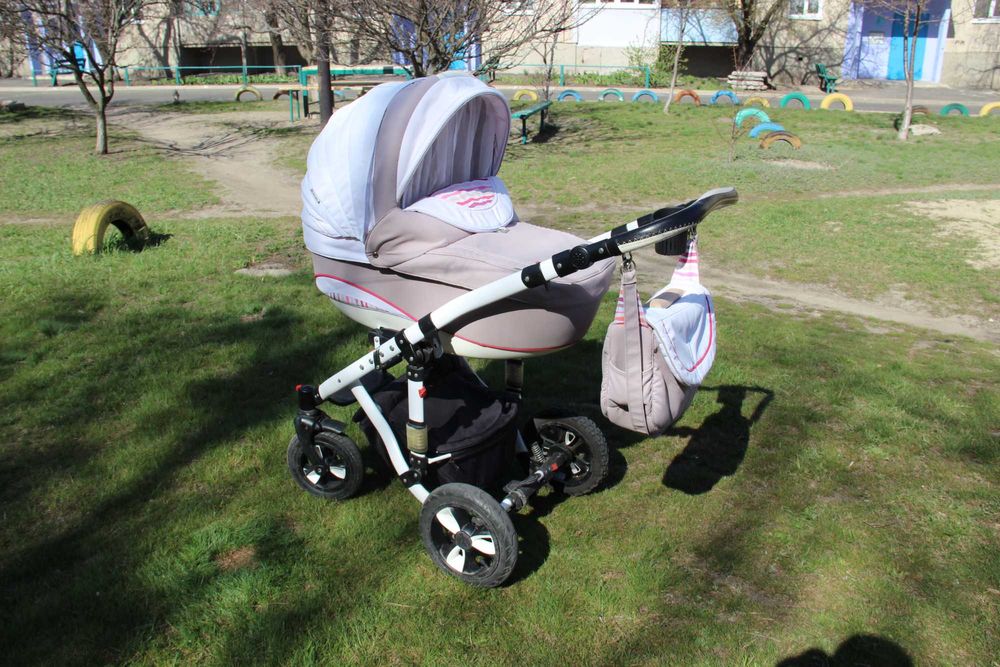 Продам коляску Adamex 2 в 1