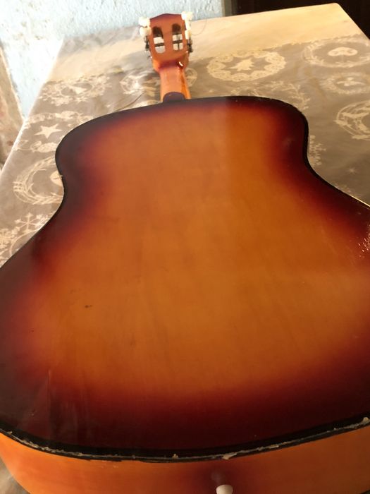 Vendo viola em bom estado vendo preco bom tem pouco risto mad nao tem cordas mas tambem faltam um coisa para por