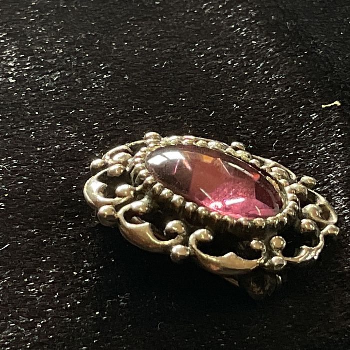 Broche prata peça vintage 3 cm