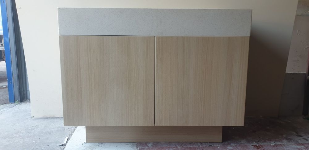 Тумба з умивальником з акрилового каменю