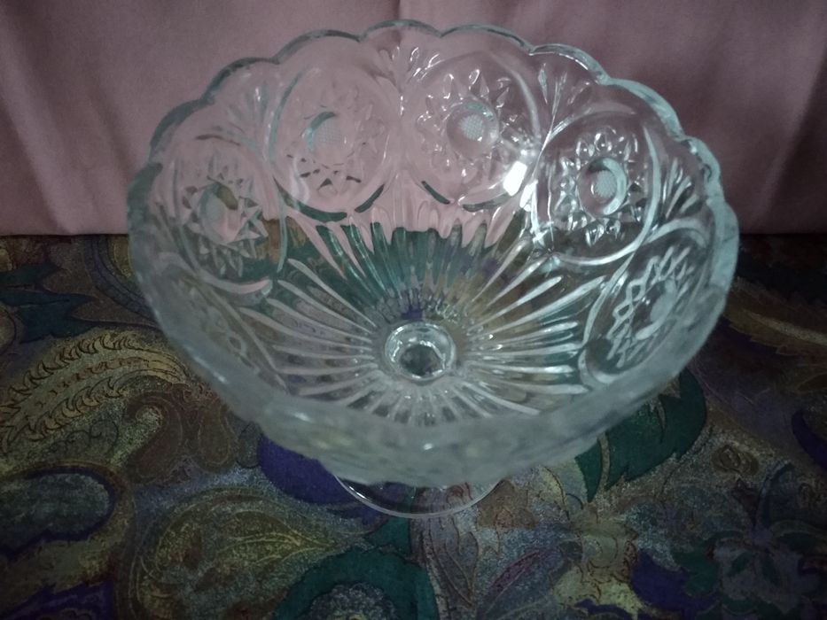 Хрустальная ваза на ножке