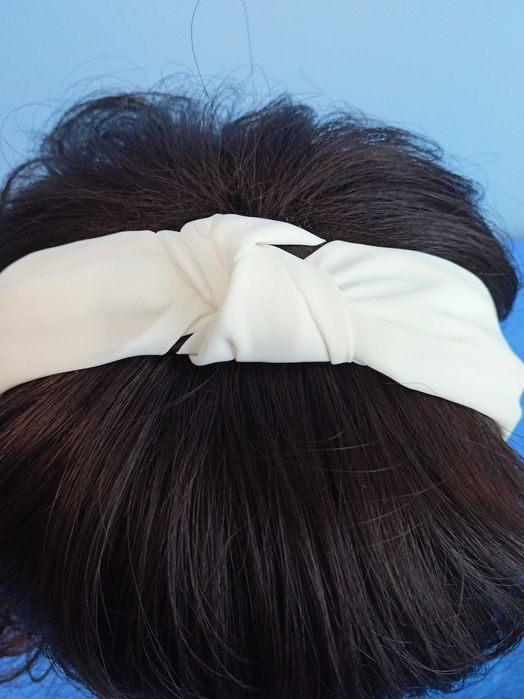 Elegancka opaska do włosów węzeł supeł