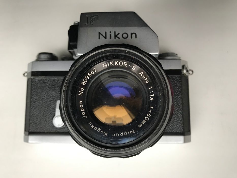 Легендарный фотоаппарат фотокамера Nikon F с обьективом и футляром!