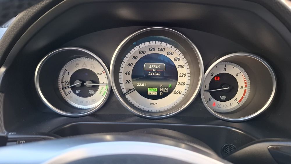 Mercedes-Benz E300 Bluetec Hybrid Avantgarde | AMG Edition