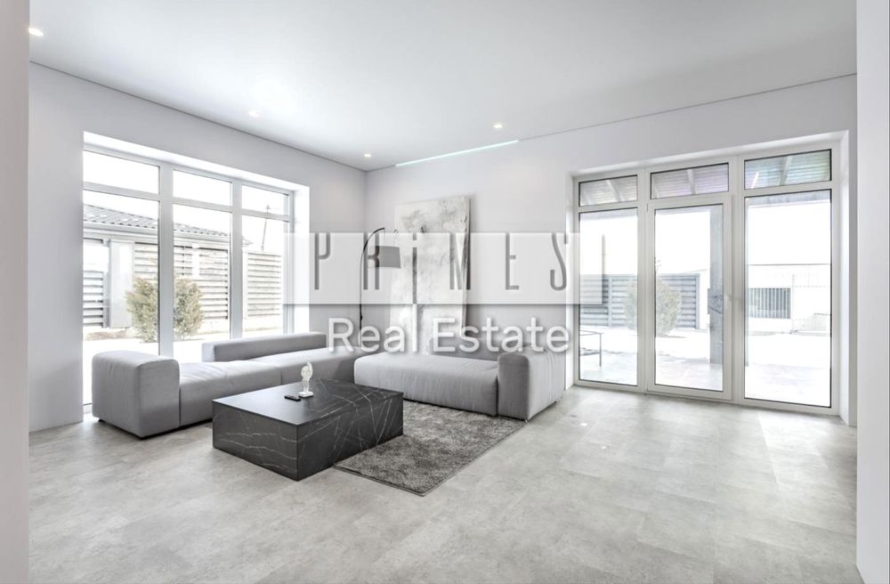 Будинок з топовою ділянкою в Лісниках повністю готовий до заселення.