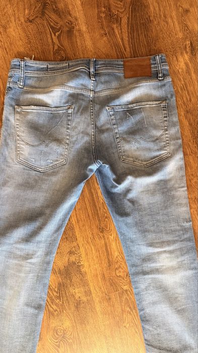 Jeansy Jack Jones z dziurami i przetarciami 34/30