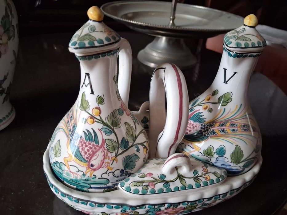 6 peças de cerâmica pintadas a mão