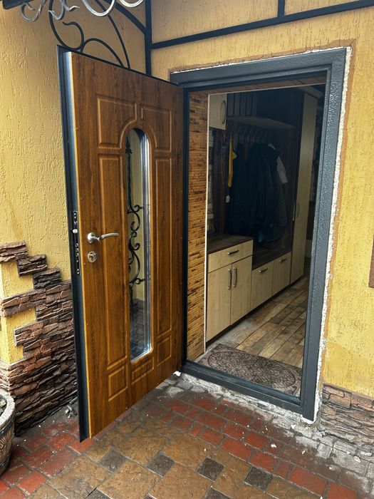 Металеві вхідні двері