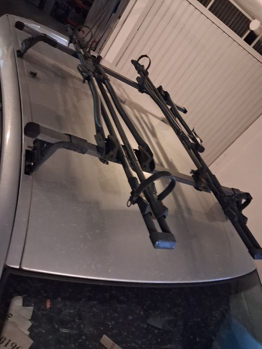 Vendo Barras de tejadilho e 2 suportes de bicicleta