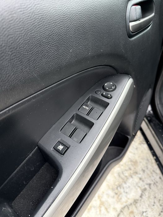 Мазда 2 автомат 2011 Mazda 2