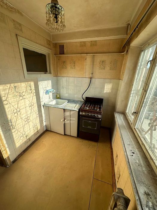 Однакомнатная Пр. Воскресенський 32 срочно продам