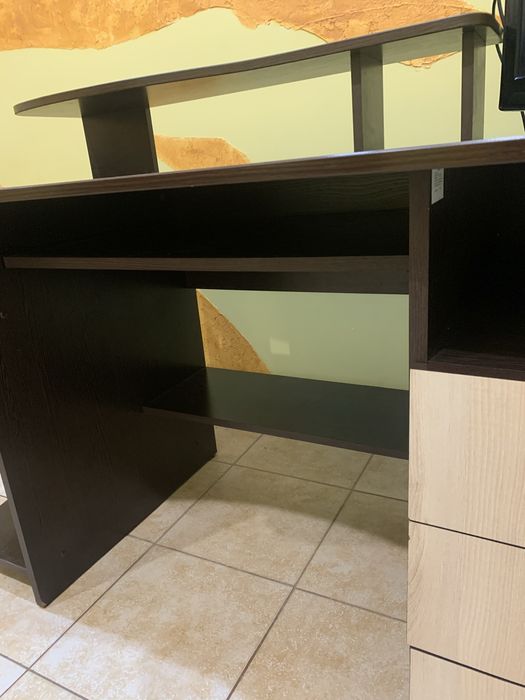 Стіл  письмовий комп'ютерний