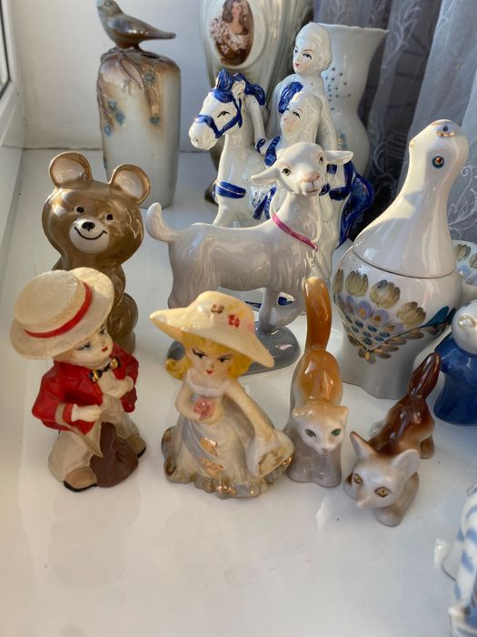 вінтажні порцелянові статуетки  та вази