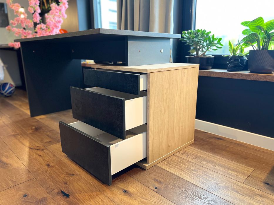 Biurko do pracy/pokoju dziecka