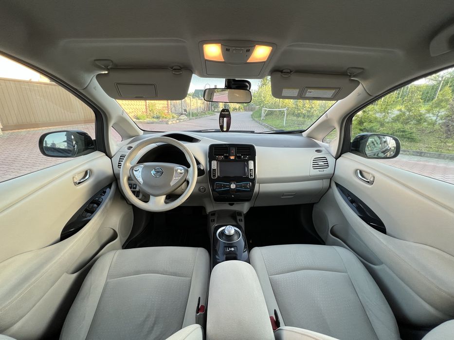 Нісан ліф 2012 року